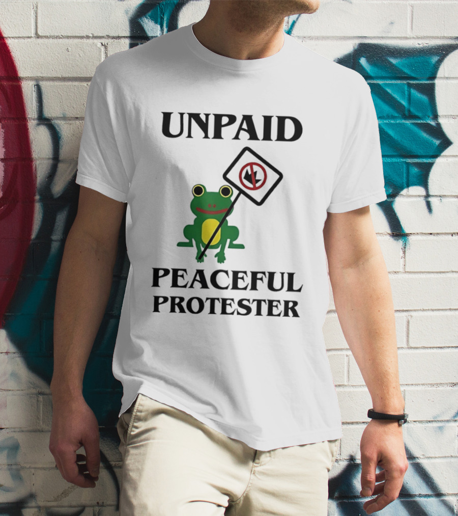 Unpaid Peaceful Protester Frog Holding No King Sign T-Shirt