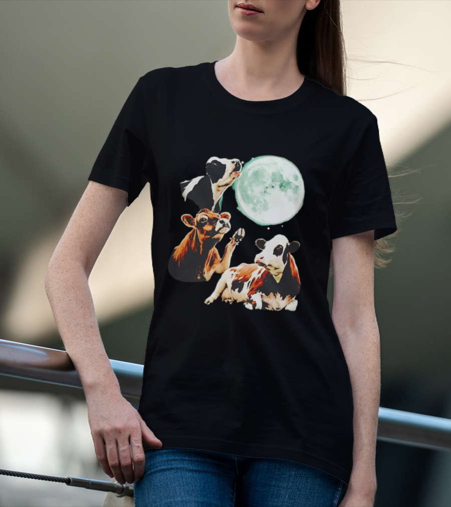 Cow Howling At Moon With Three Cows And Full Moon Scene T-Shirt