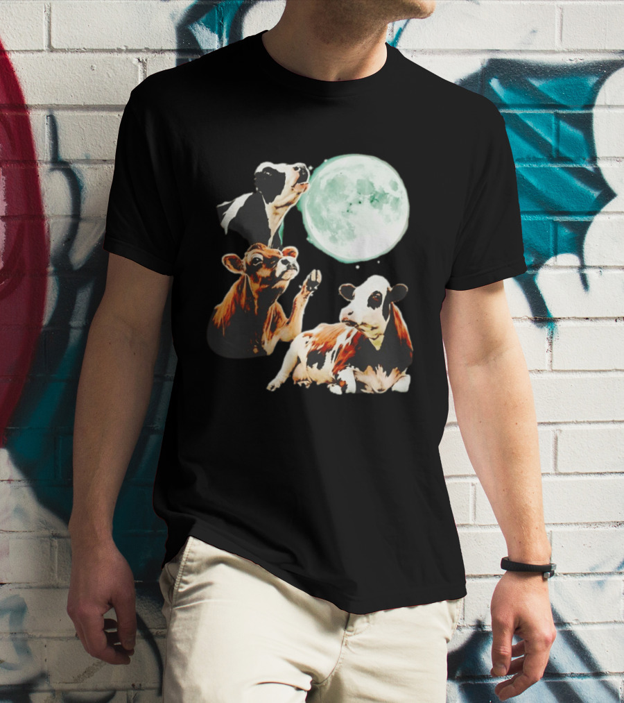 Cow Howling At Moon With Three Cows And Full Moon Scene T-Shirt