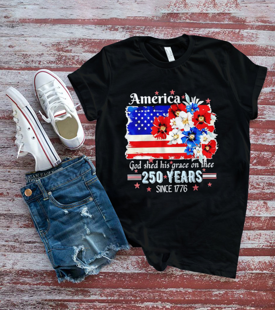 America God Shed His Grace On Thee 250 Years Since 1776 Daisy Floral Flag T-Shirt