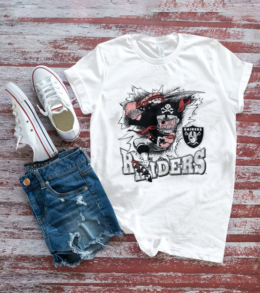 Las Vegas Raiders 1993 Football Skull Pirate Raider T-Shirt