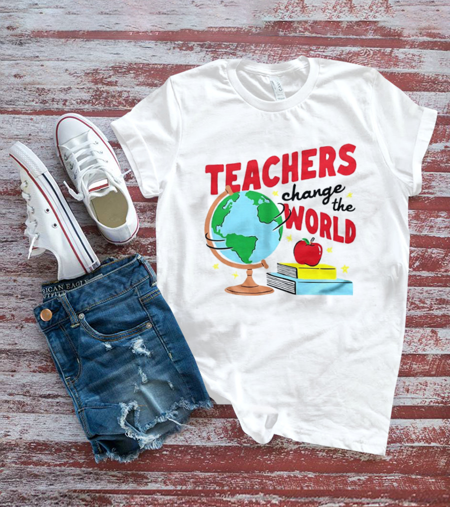 Teachers Change The World Globe Book Apple T-Shirt