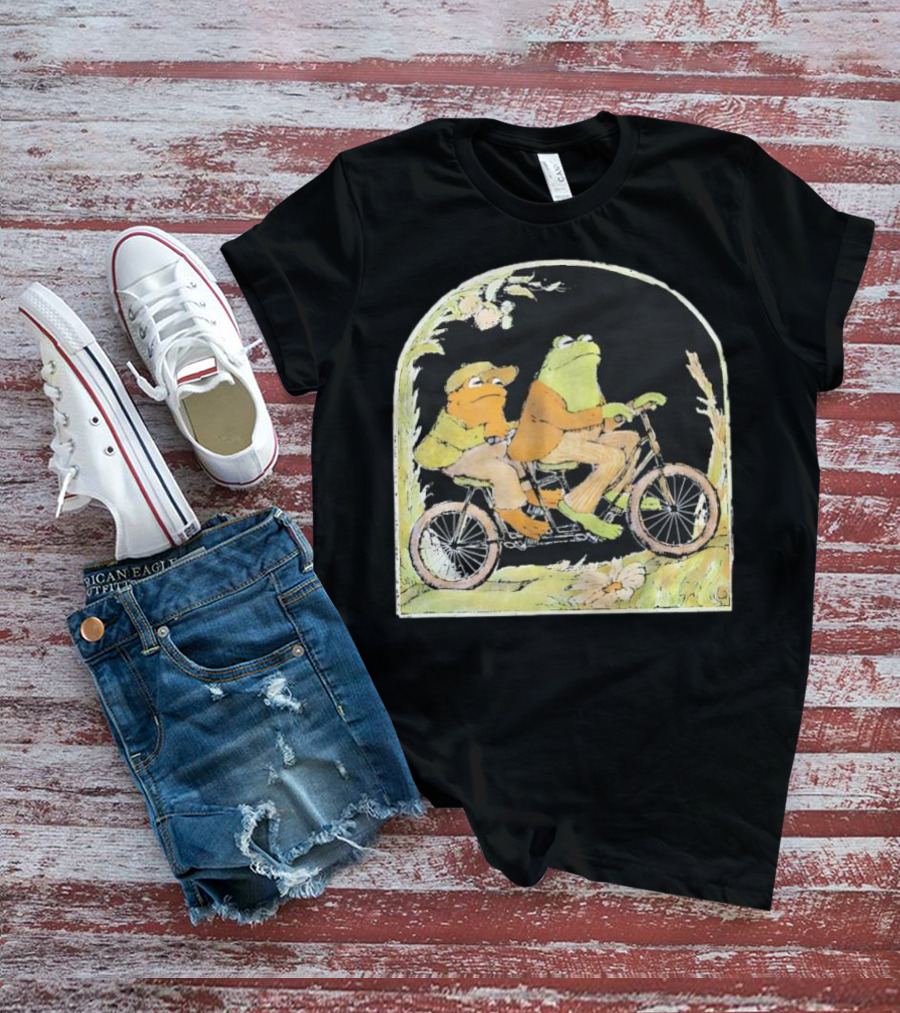 Frog And Toad Riding Vintage Bicycle Halloween Style T-Shirt