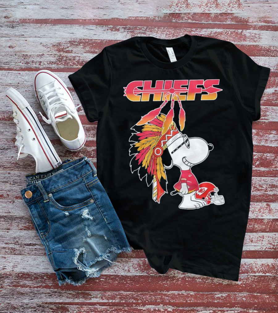 Kansas City Chiefs Snoopy Native American Helmet Charlie Brown NFL Peanuts Crossover T-Shirt