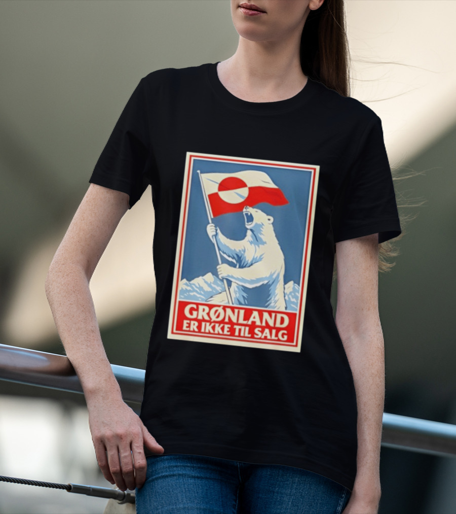 Grønland Er Ikke Til Salg Polar Bear Holding Greenland Flag T-Shirt