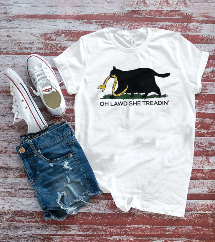 Oh Lawd She Treadin' Black Cat With Snake In Mouth T-Shirt