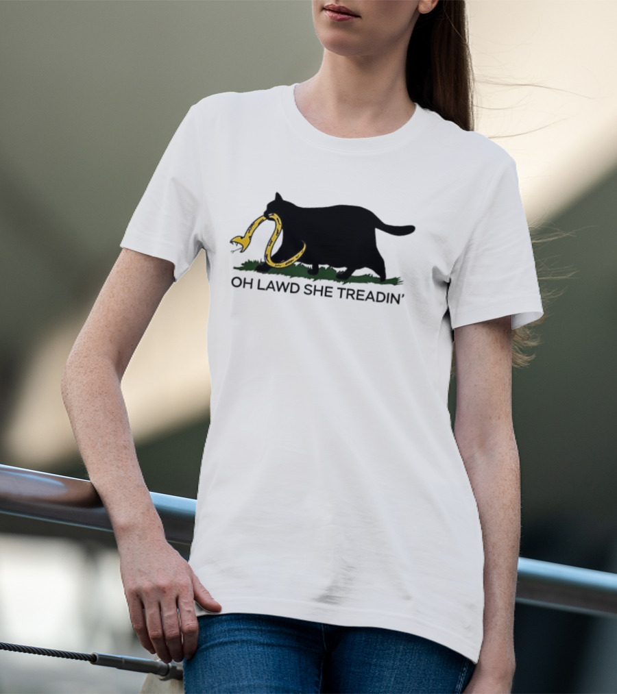 Oh Lawd She Treadin' Black Cat With Snake In Mouth T-Shirt