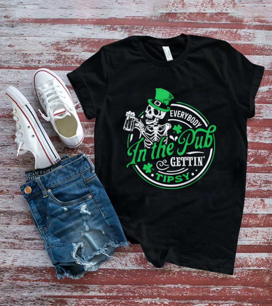 Everybody In The Pub Gettin Tipsy Skeleton St Patrick's Day Clover Pint T-Shirt