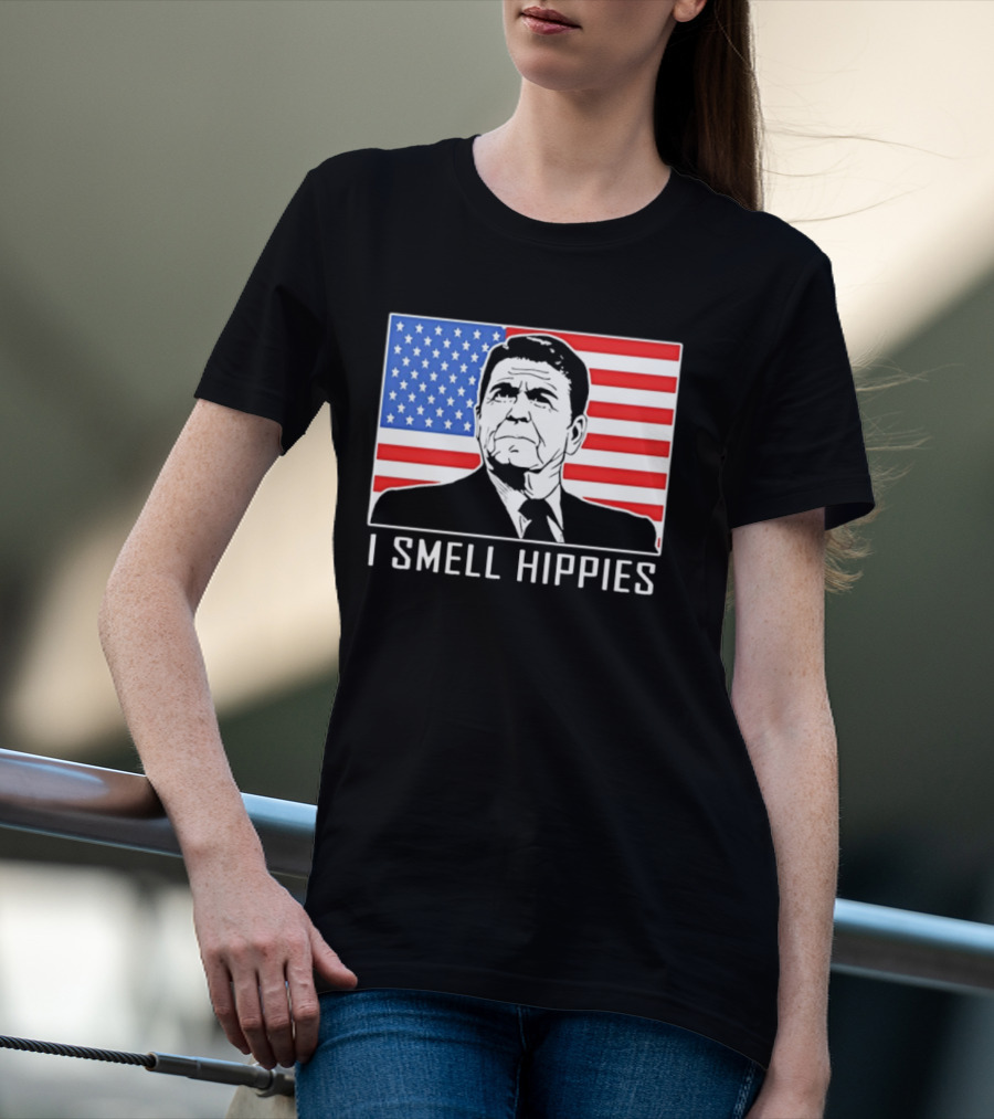 I Smell Hippies Ronald Reagan American Flag Stars And Stripes T-Shirt