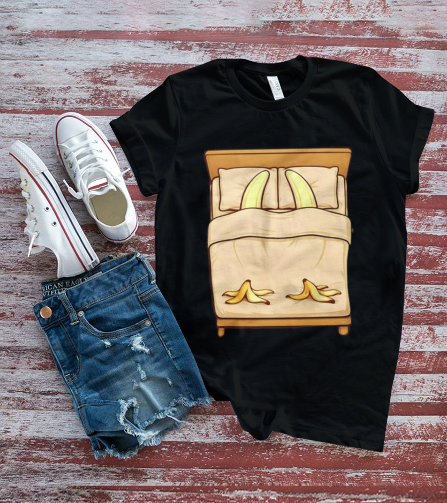 Funny Banana In Bed Sleeping Humor T-Shirt