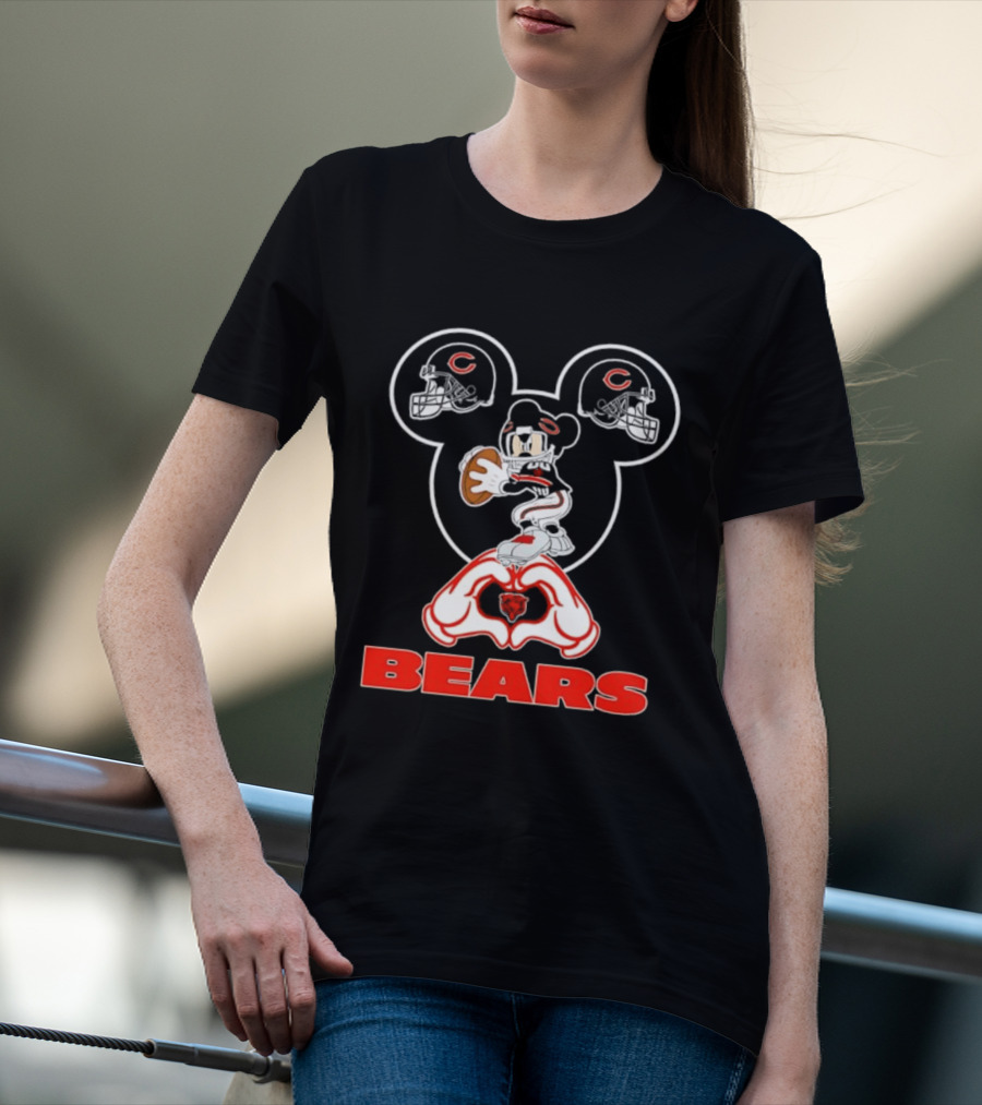 Chicago Bears Mickey Mouse Helmets Love Heart Hands T-Shirt