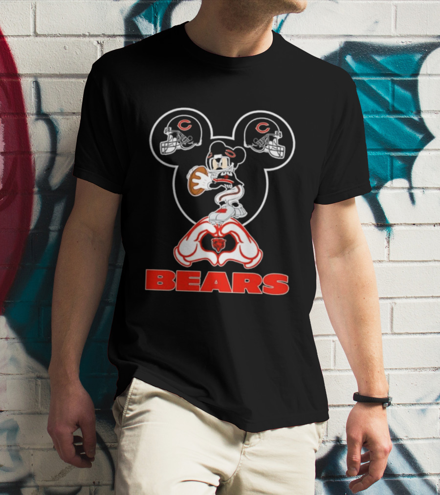 Chicago Bears Mickey Mouse Helmets Love Heart Hands T-Shirt