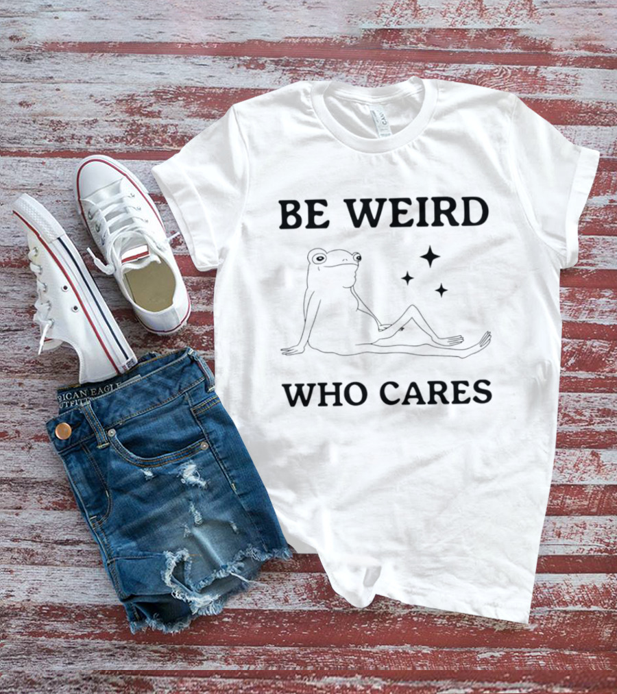 Be Weird Who Cares Frog Relaxed Retro Aesthetic T-Shirt