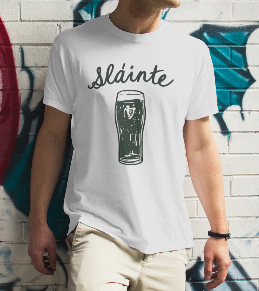 Sláinte St Patrick's Day Pint Glass Cheers T-Shirt