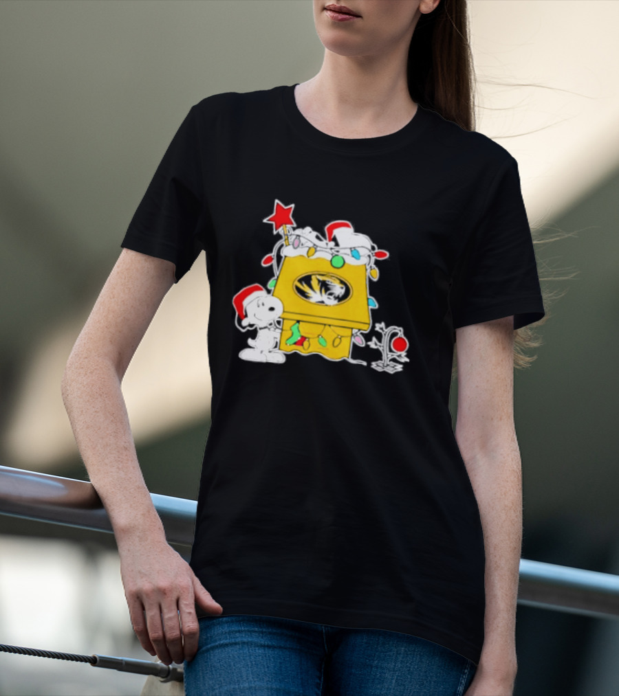 Snoopy Missouri Tigers Christmas Holiday 2025 Peanuts Festive Celebration T-Shirt