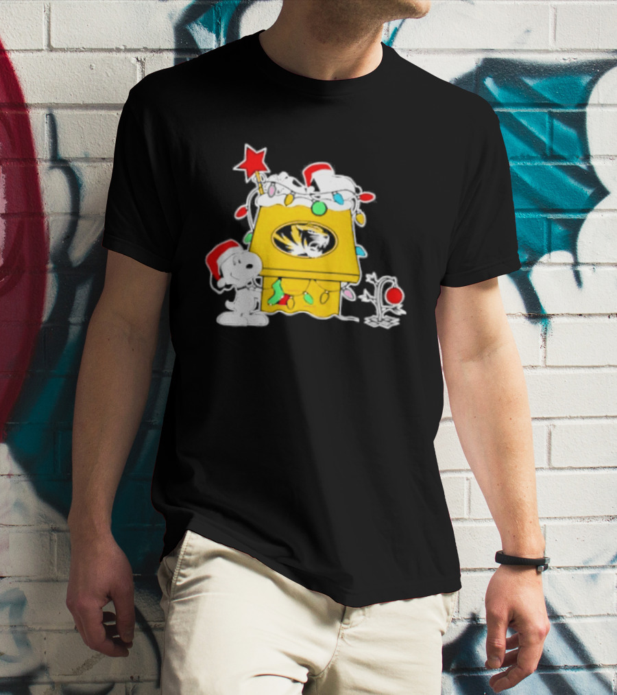 Snoopy Missouri Tigers Christmas Holiday 2025 Peanuts Festive Celebration T-Shirt