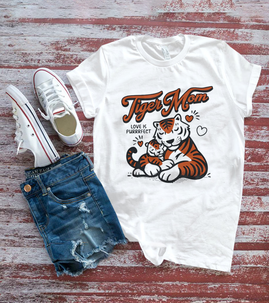 Tiger Mom Love Is Purrfect Cute Tiger Illustration With Heart T-Shirt