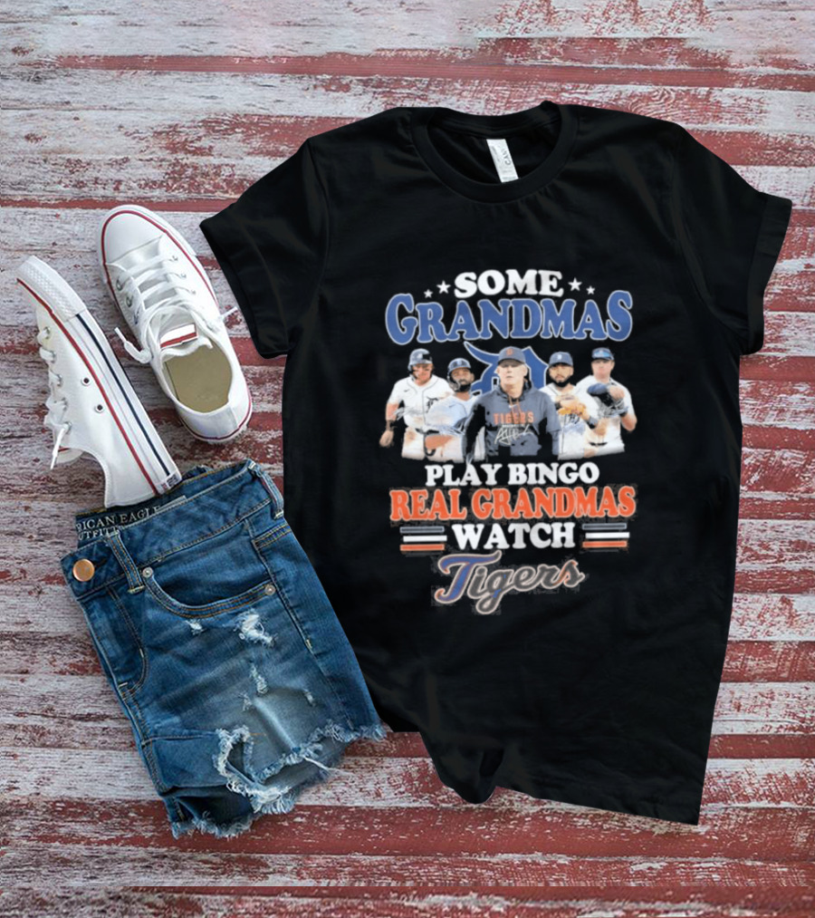 Some Grandmas Play Bingo Real Grandmas Detroit Tigers T-Shirt