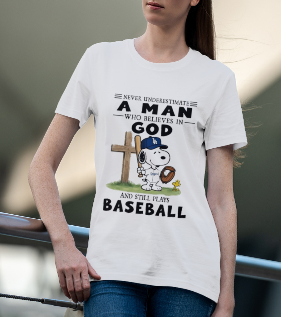 Never Underestimate A Man Who Believes In God And Still Plays Baseball Peanuts X Los Angeles Dodgers T-Shirt