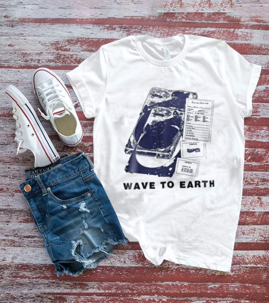 Wave To Earth Vintage Cassette Player Aesthetic T-Shirt