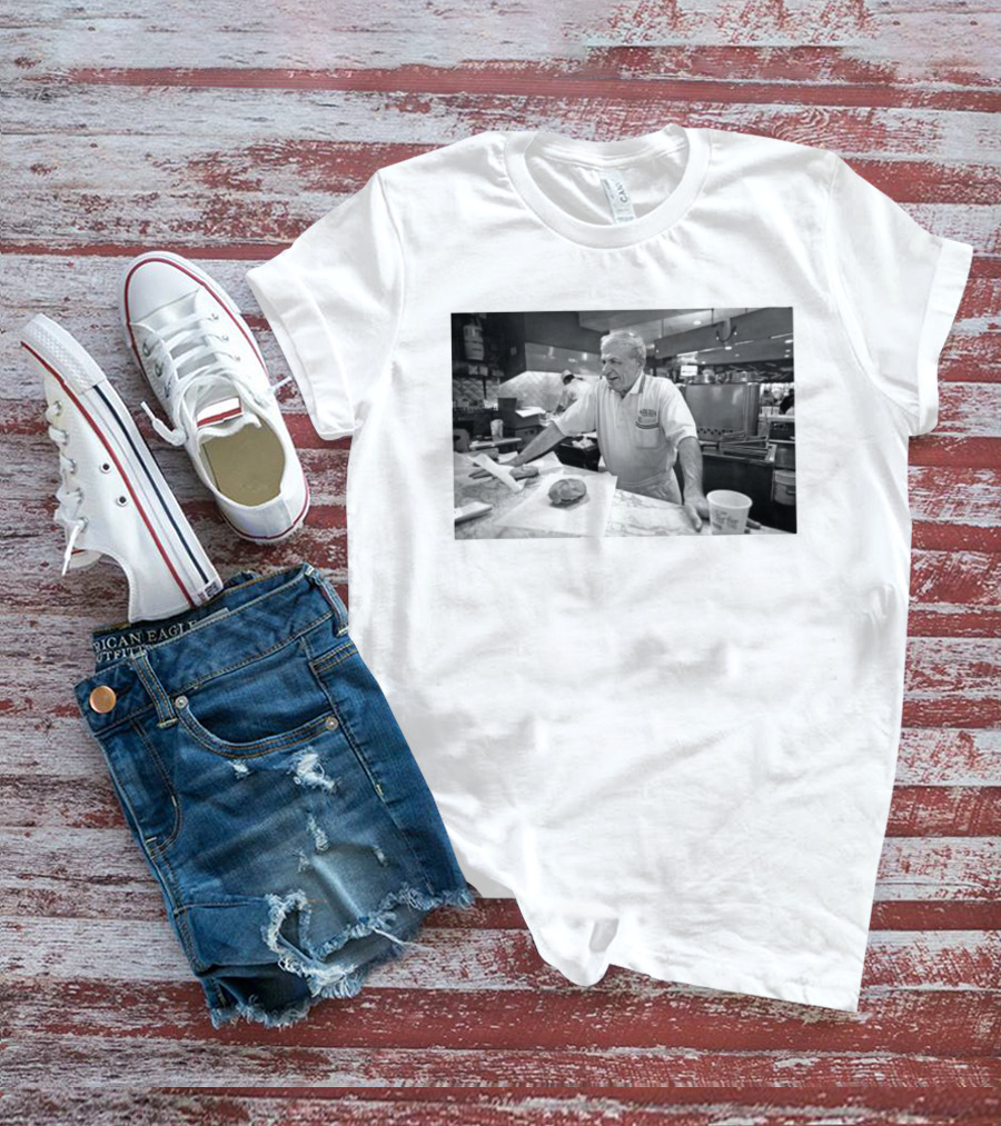 Sam Sianis Cheezborger Legend At Chicago's Billy Goat Tavern Passes Away At 91 T-Shirt