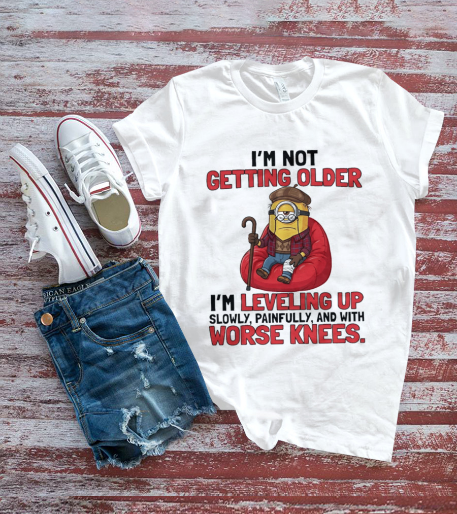 I'm Not Getting Older I'm Leveling Up Slowly Painfully And With Worse Knees Minions T-Shirt