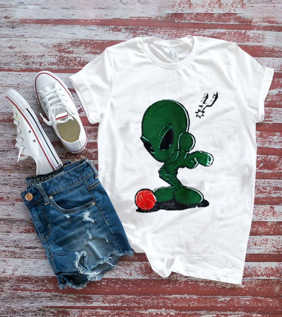 San Antonio Spurs Alien Basketball Dribble T-Shirt