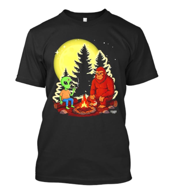 Bigfoot And Alien Campfire Night Under Full Moon T-Shirt