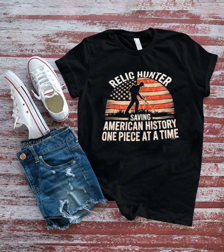 Relic Hunter Saving American History One Piece At A Time With Patriotic Flag And Metal Detector T-Shirt