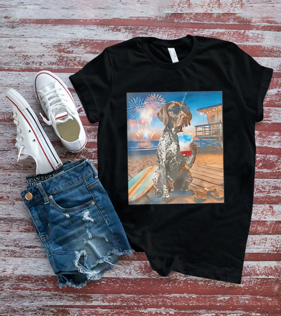 German Shorthaired Pointer Fourth Of July Fireworks Beach Party Surfboard Scene T-Shirt