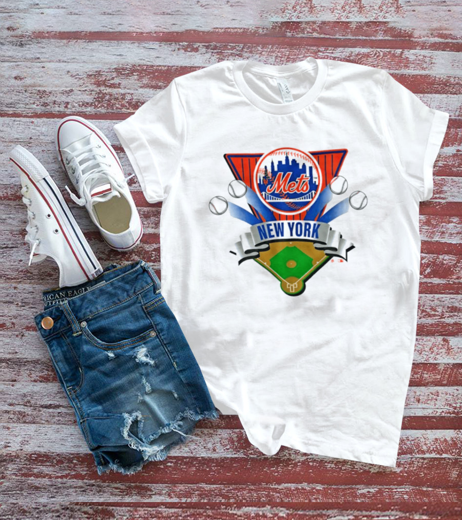 New York Mets Baseball Diamond Skyline And Bats T-Shirt
