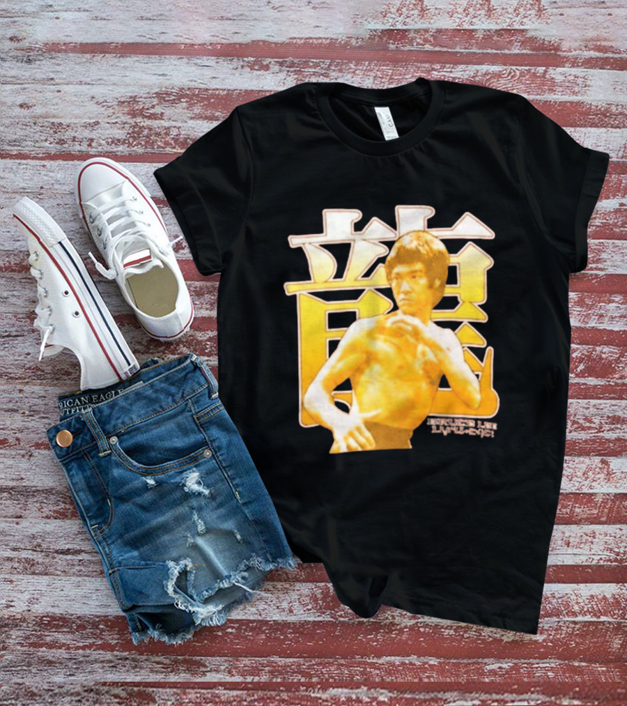 Bruce Lee Iconic Martial Arts Pose Chinese Characters T-Shirt