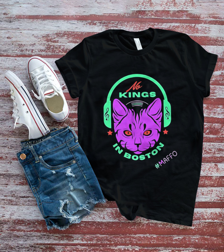 No Kings In Boston Cat With Headphones #Maffo T-Shirt