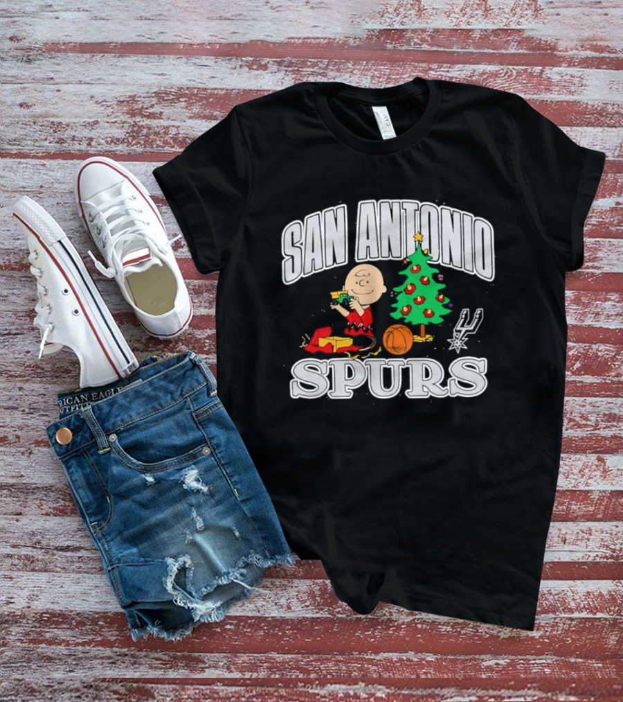 San Antonio Spurs Peanuts Charlie Brown Christmas Tree T-Shirt