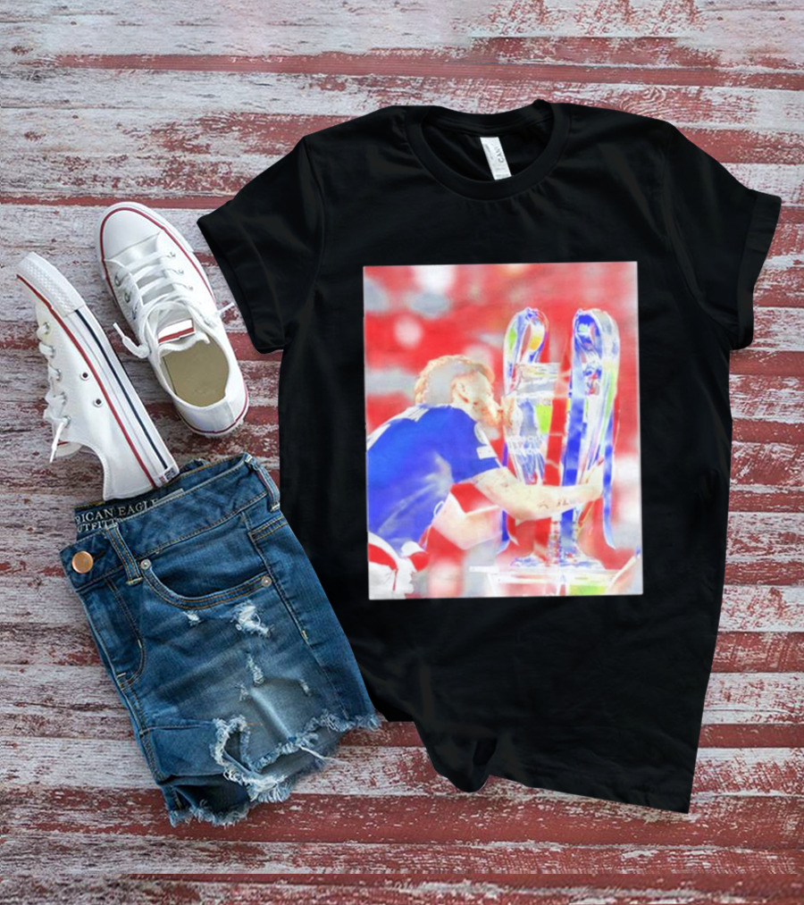 Khvicha Kvaratskhelia PSG UEFA Champions League Trophy Celebration T-Shirt