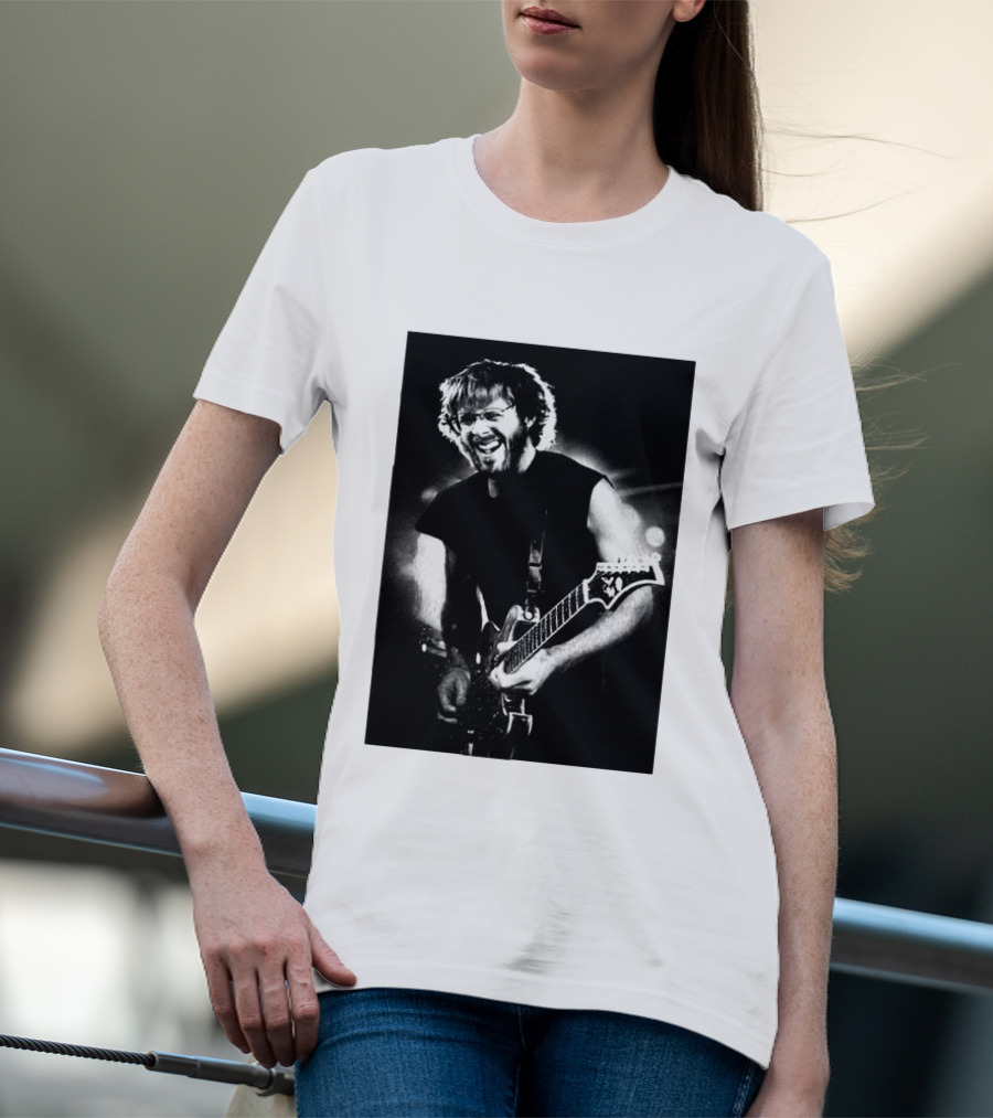 Phish Trey Anastasio Iconic Live Performance Guitarist Black And White Image T-Shirt