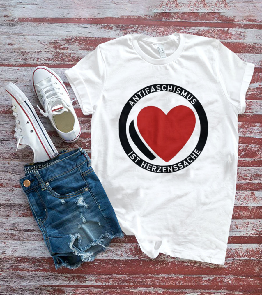 Antifaschismus Ist Herzenssache Symbol Rotes Herz Antifa T-Shirt