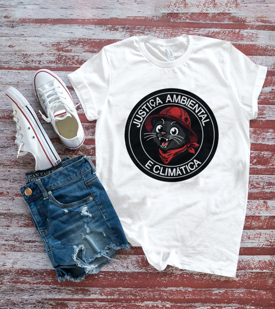 Justiça Ambiental E Climática Black Cat In Red Helmet And Bandana T-Shirt