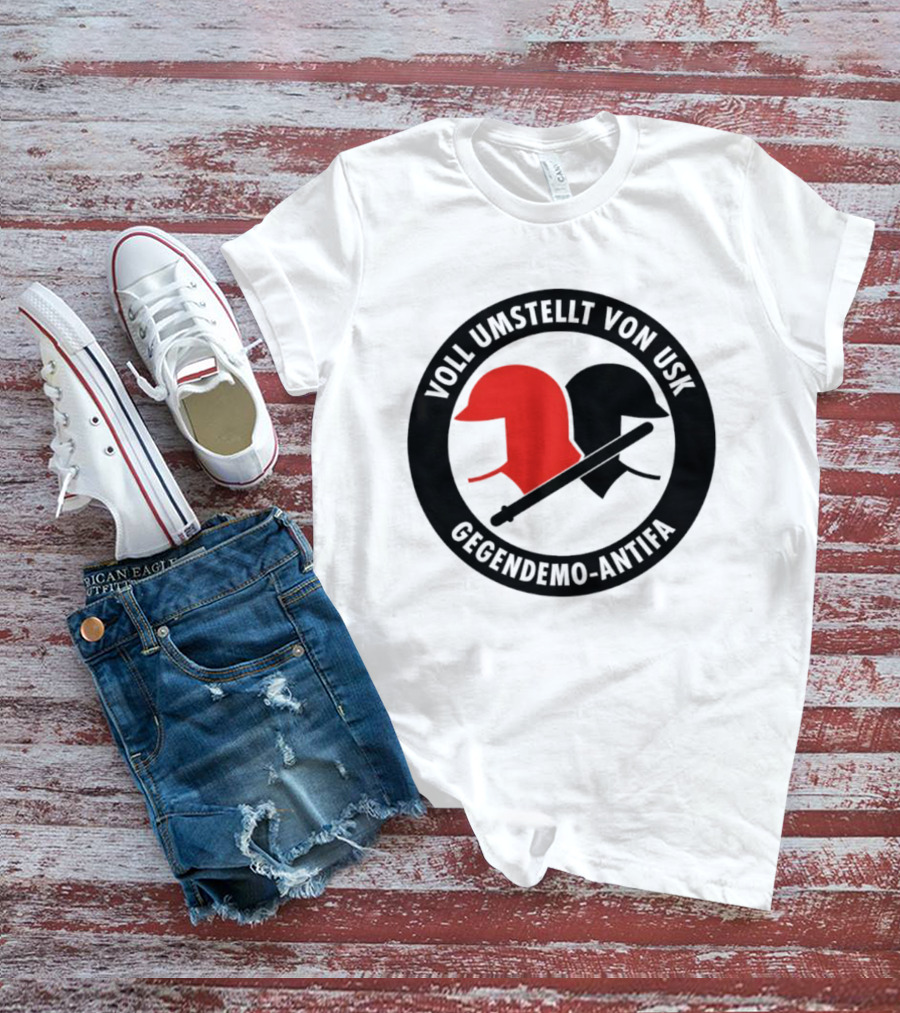 Voll Umstellt Von USK Gegendemo Antifa Helmet T-Shirt