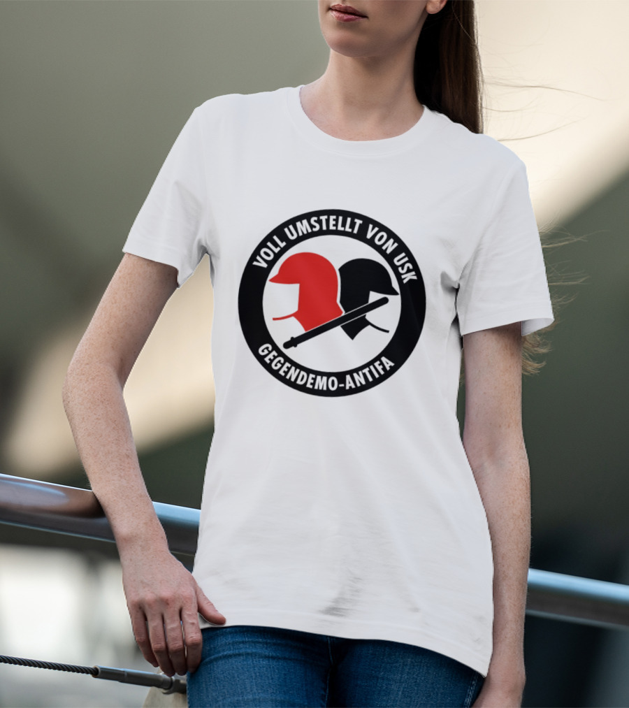 Voll Umstellt Von USK Gegendemo Antifa Helmet T-Shirt