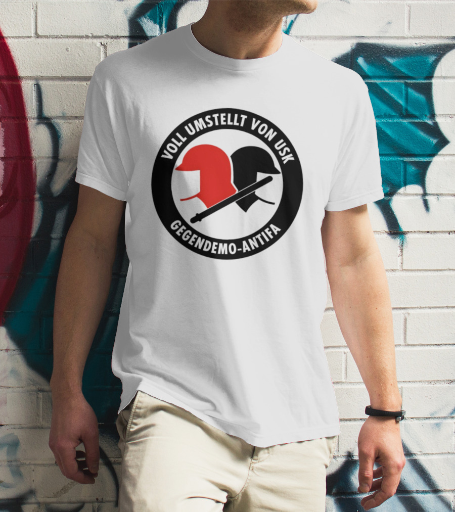 Voll Umstellt Von USK Gegendemo Antifa Helmet T-Shirt