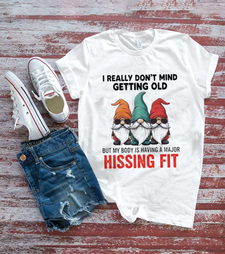 I Really Don't Mind Getting Old Gnome Christmas But My Body Is Having A Major Hissing Fit T-Shirt