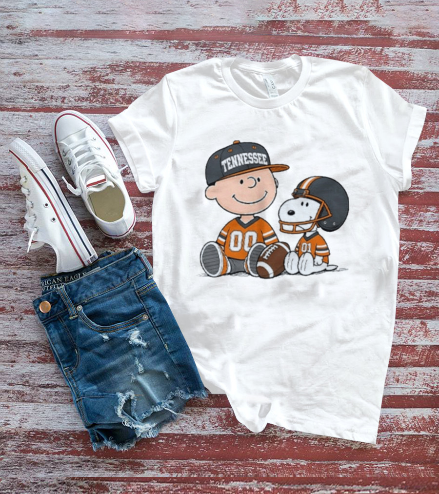 Tennessee Football Charlie Brown Snoopy Peanuts 00 01 T-Shirt