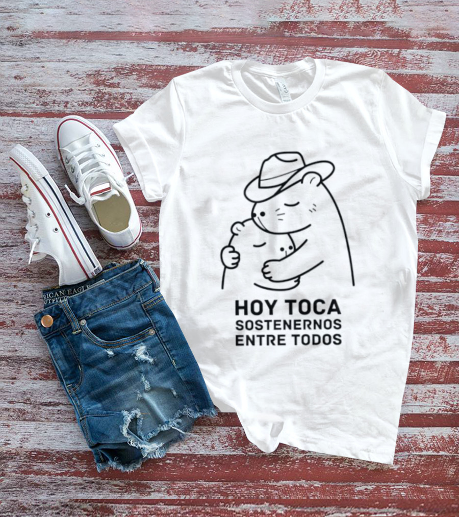 Hoy Toca Sostenernos Entre Todos Bear Hug T-Shirt