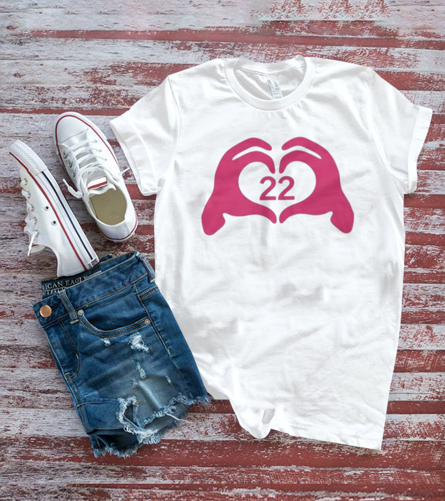 Feelin 22 Pink Heart Hands Gesture T-Shirt