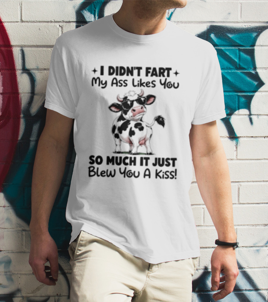 I Didn't Fart My Ass Likes You So Much It Just Blew You A Kiss Cow Cartoon Humorous T-Shirt