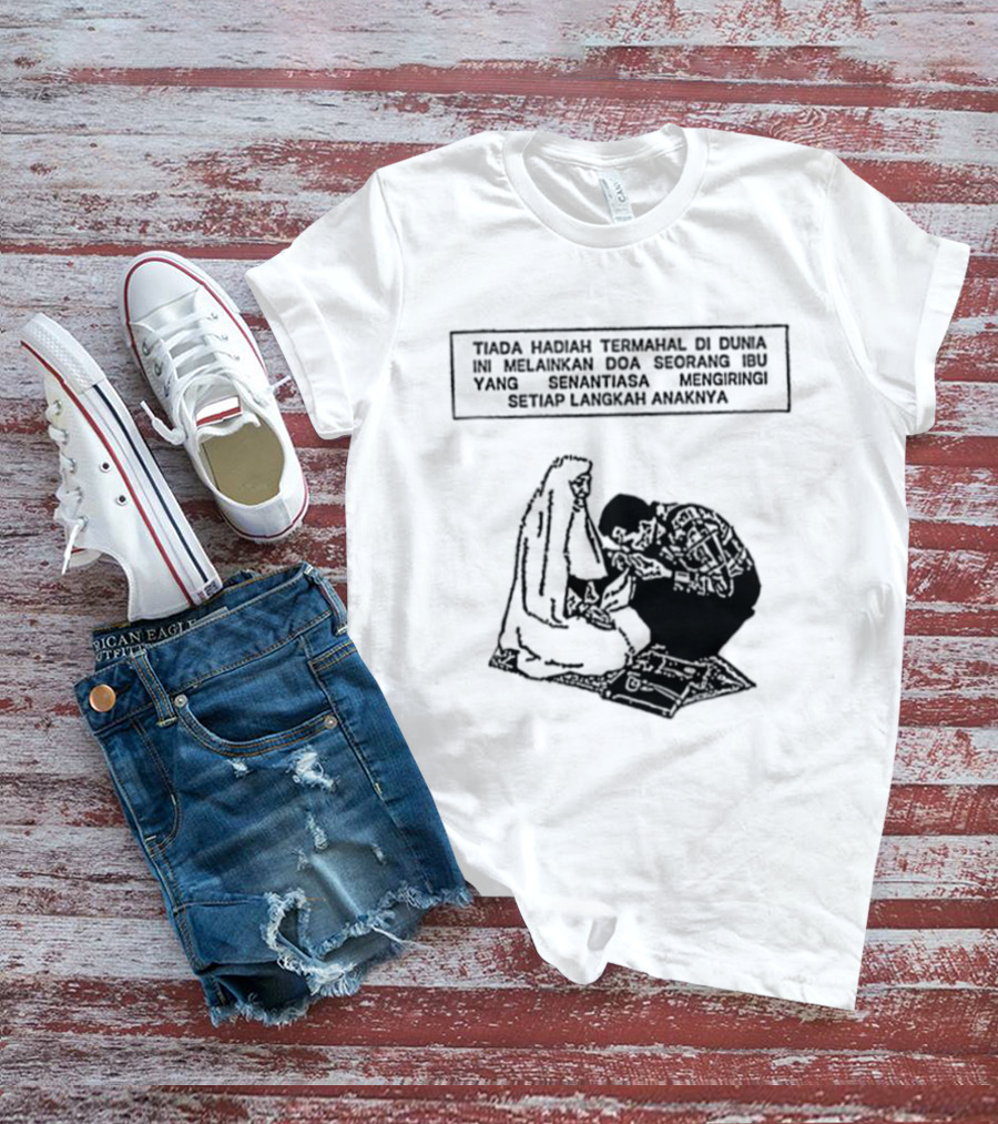 Tiada Hadiah Termahal Di Dunia Melainkan Doa Seorang Ibu Silhouette Scene T-Shirt