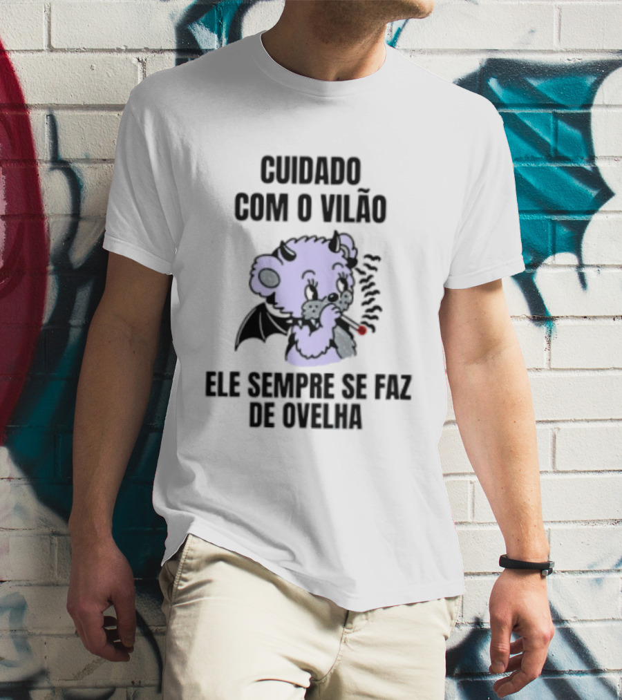Cuidado Com O Vilão Ele Sempre Se Faz De Ovelha Desenho De Urso Com Asa E Cigarro T-Shirt