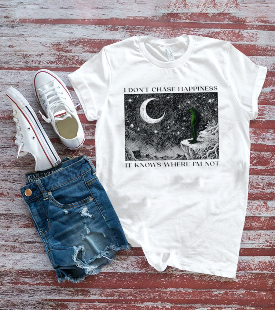 I Don't Chase Happiness It Knows Where I'm Not Frog Moonlit Starry Night T-Shirt