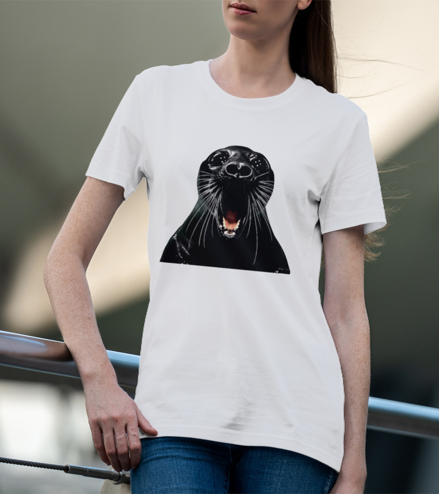 Screaming Black Seal Meme Hilarious Animal Expression T-Shirt